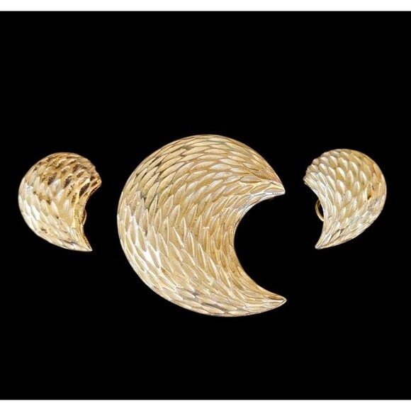 BSK Jewelry - BSK Gold Tone Crescent Brooch And Clip On Earring Set Signed Vintage Jewelry